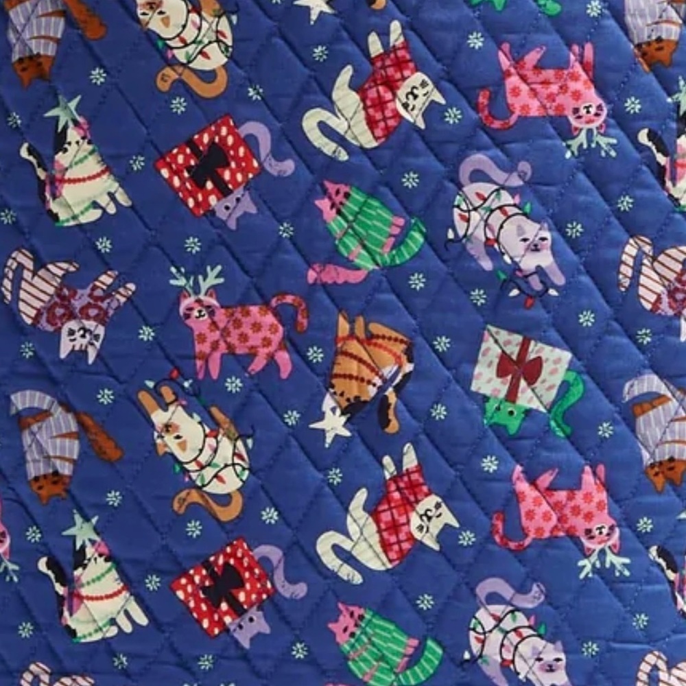 Vera Bradley Catnip Christmas Essential Grand Tote Bag - Picture 3 of 3